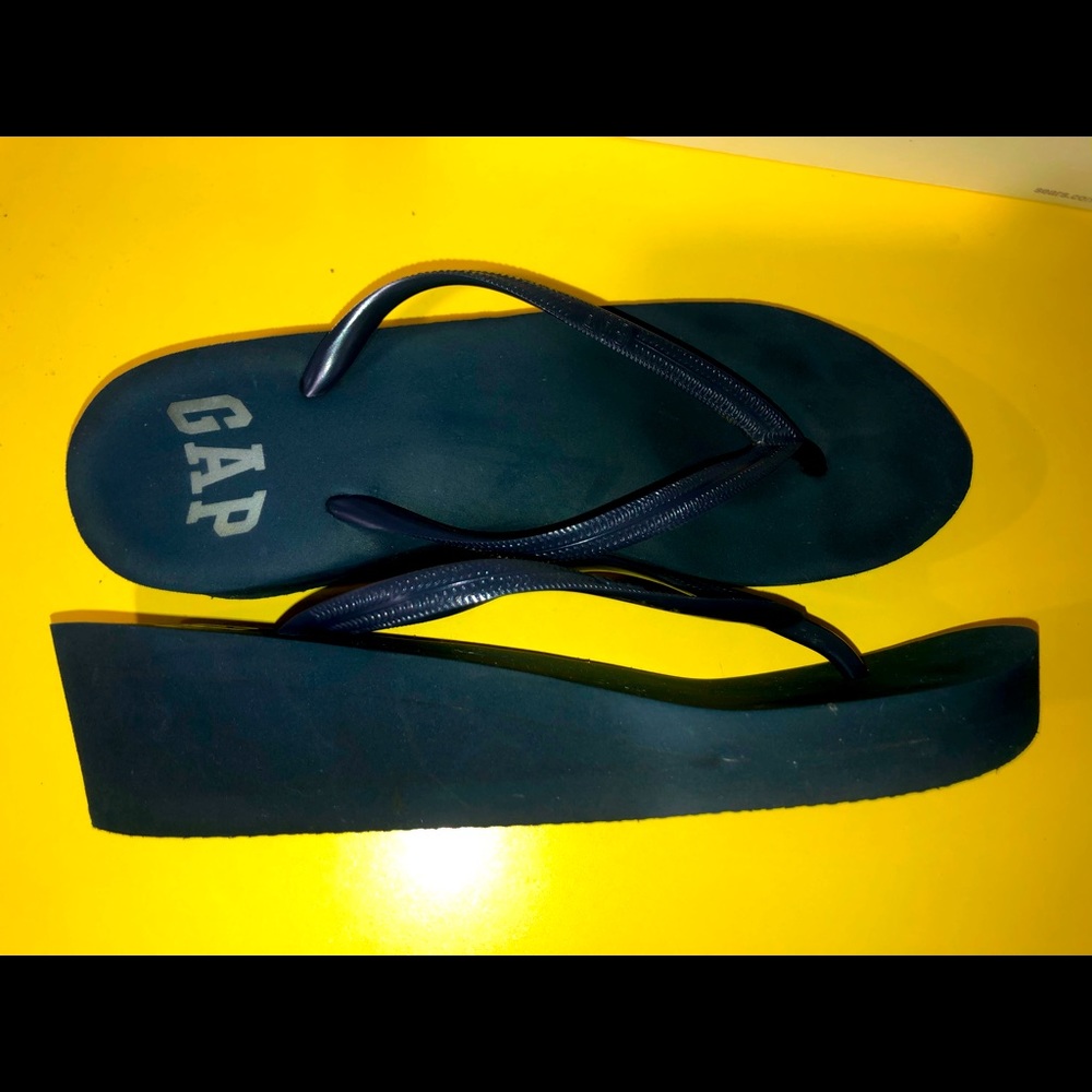 Gap sandals